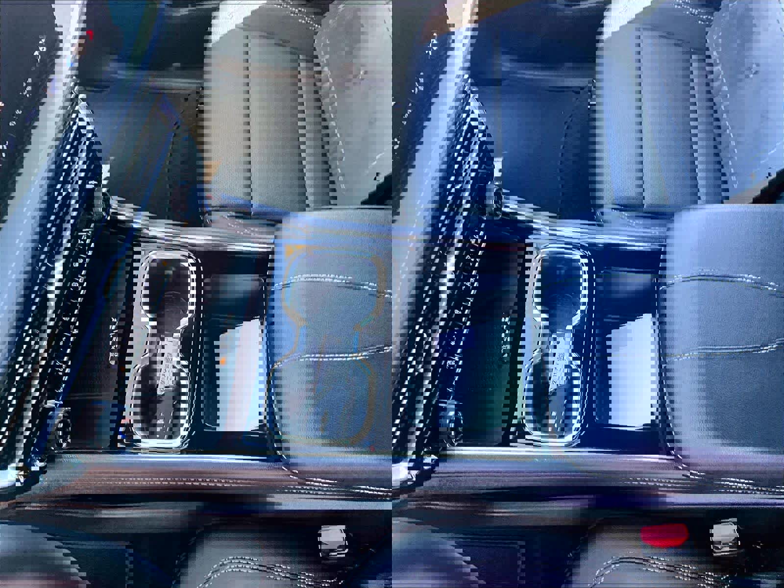 Used 2025 Chevrolet Traverse LT image 20