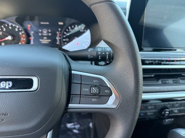 Used 2025 Jeep Compass Sport AWD/4WD image 17