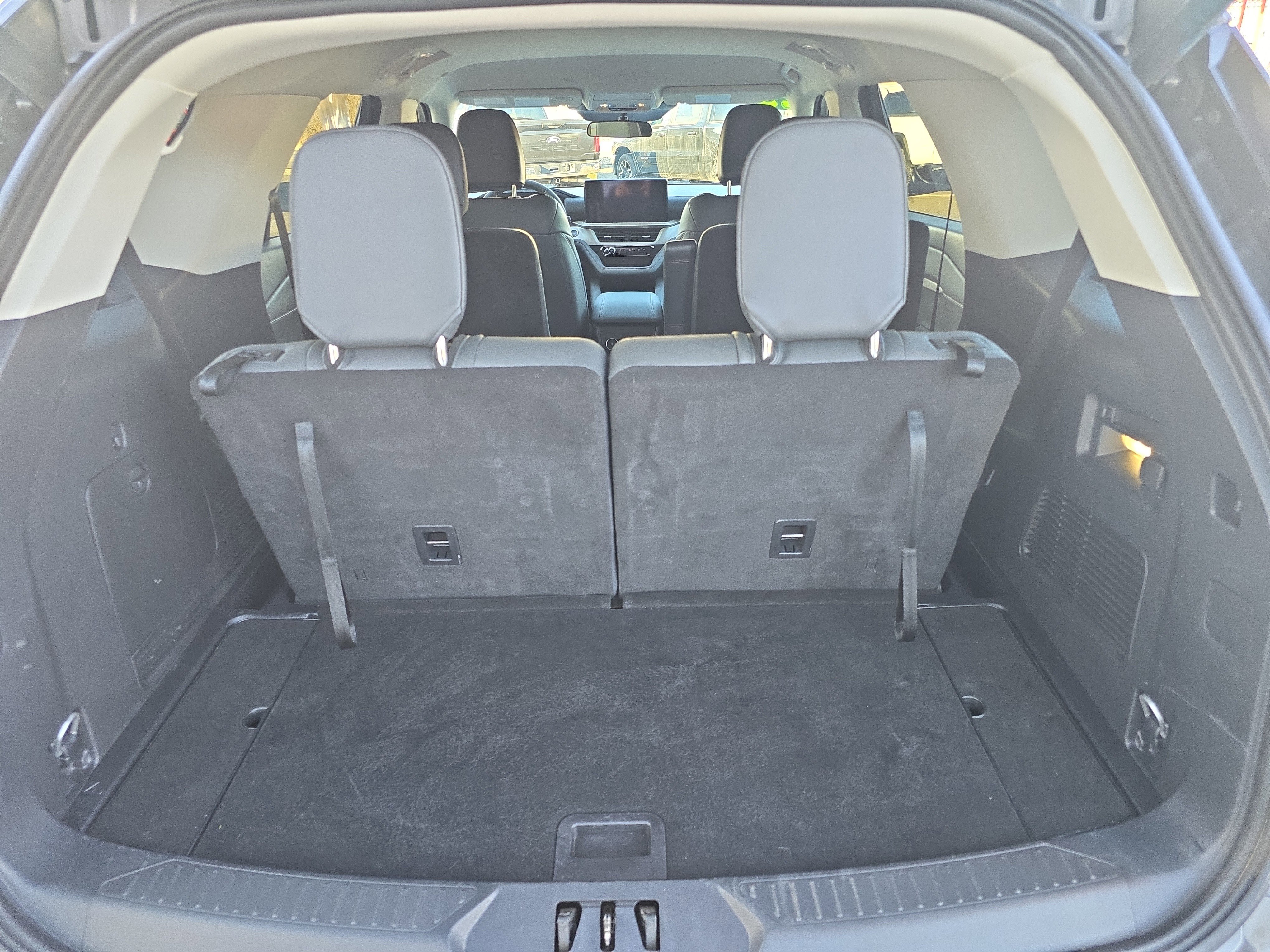 Used 2025 Ford Explorer Active w/ Active Comfort Package image 5