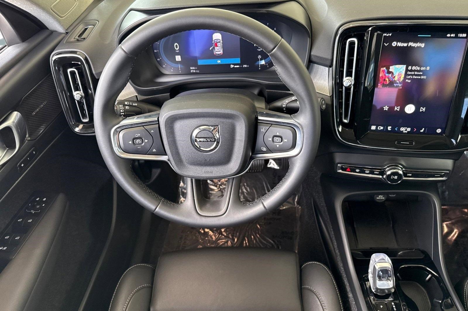 Used 2025 Volvo XC40 B5 Ultra w/ Climate Package image 28