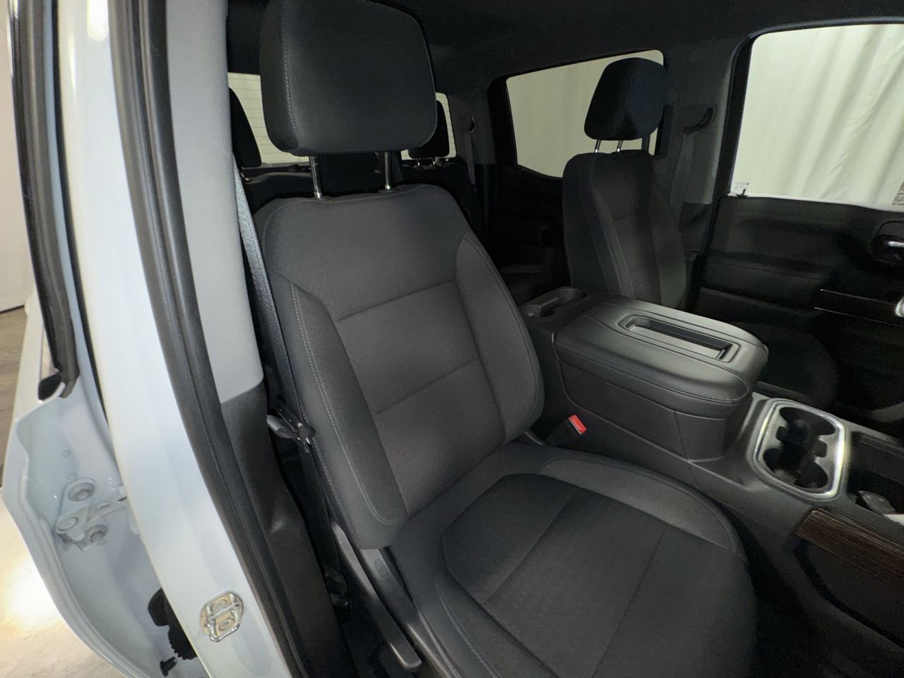 Used 2020 GMC Sierra 1500 Elevation w/ Elevation Value Package image 32