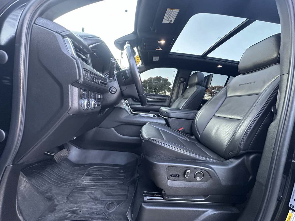 Used 2023 GMC Yukon XL Denali w/ Denali Reserve Package AWD/4WD image 11