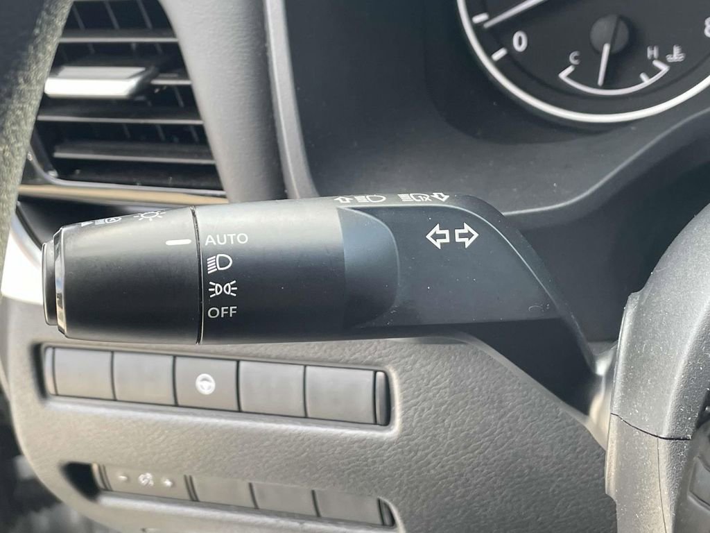 Used 2021 Nissan Rogue SV image 22