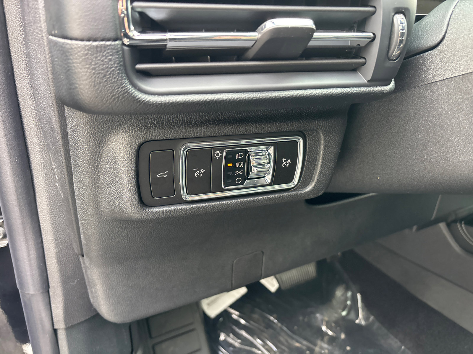 New 2026 Lincoln Corsair Premiere image 14