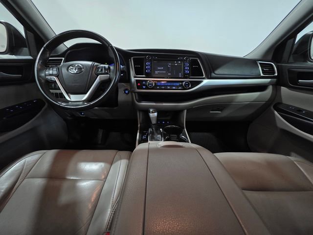 Used 2014 Toyota Highlander XLE AWD/4WD image 14