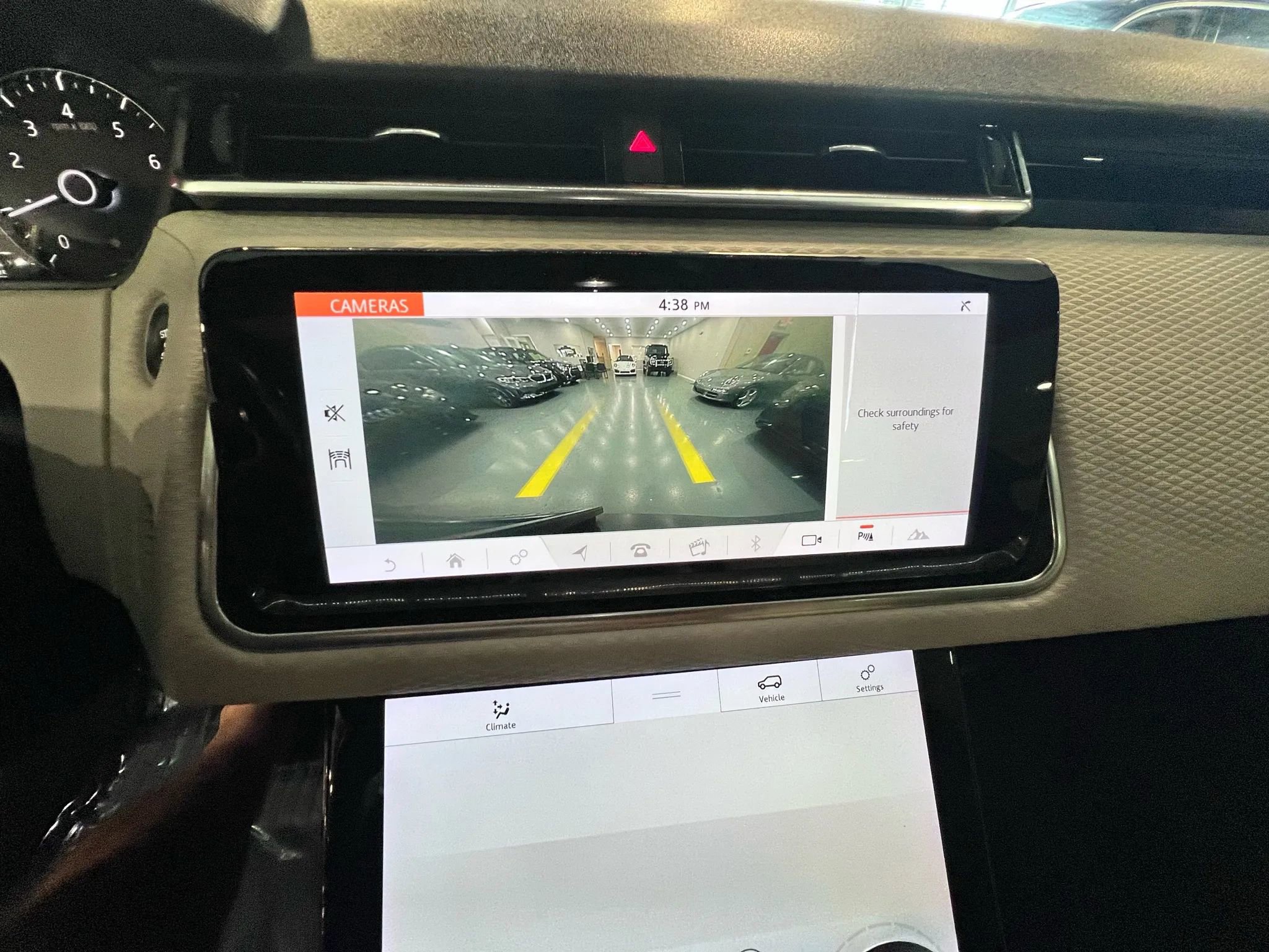 Used 2020 Land Rover Range Rover Velar R-Dynamic S image 26