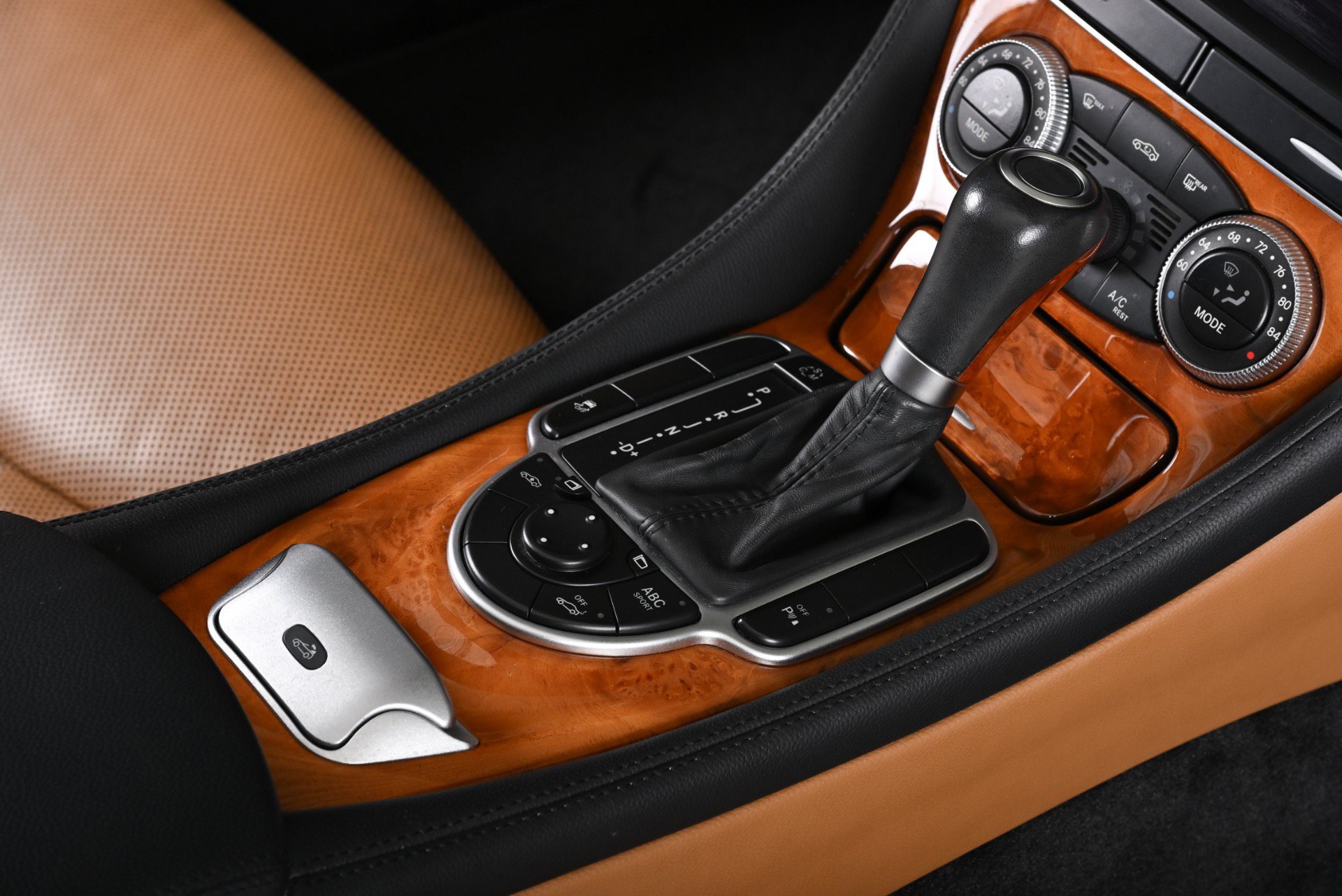 Used 2012 Mercedes-Benz SL 550 image 12