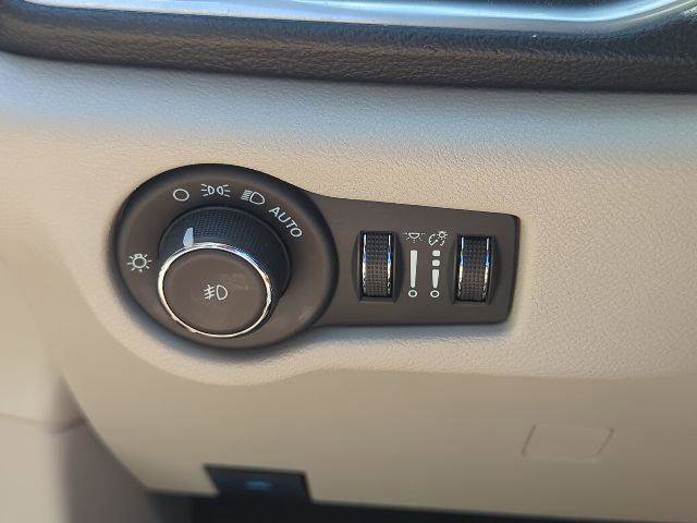 Certified 2024 Chrysler Pacifica Limited FWD image 24