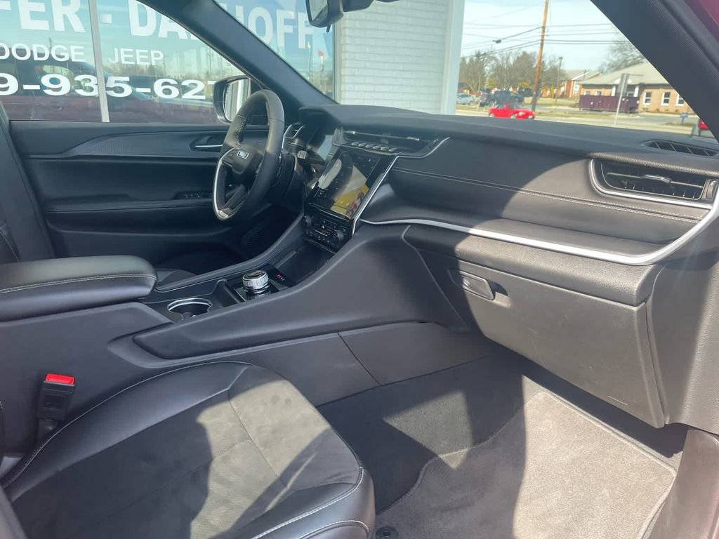 Used 2024 Jeep Grand Cherokee Altitude image 10