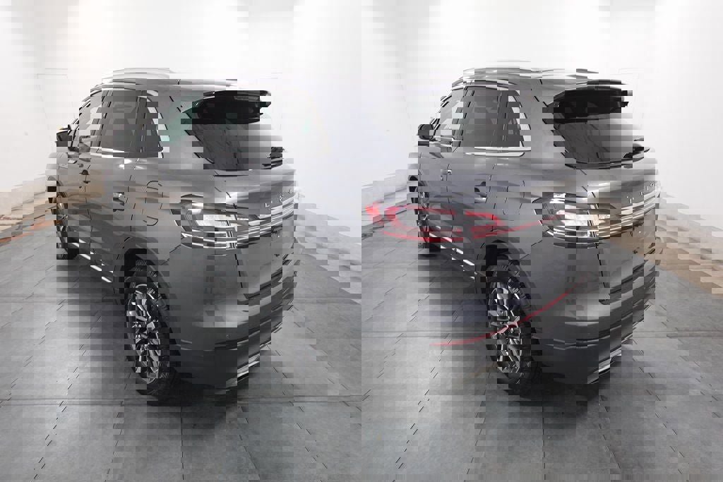 Used 2023 Lincoln Nautilus AWD w/ Premium Package image 3