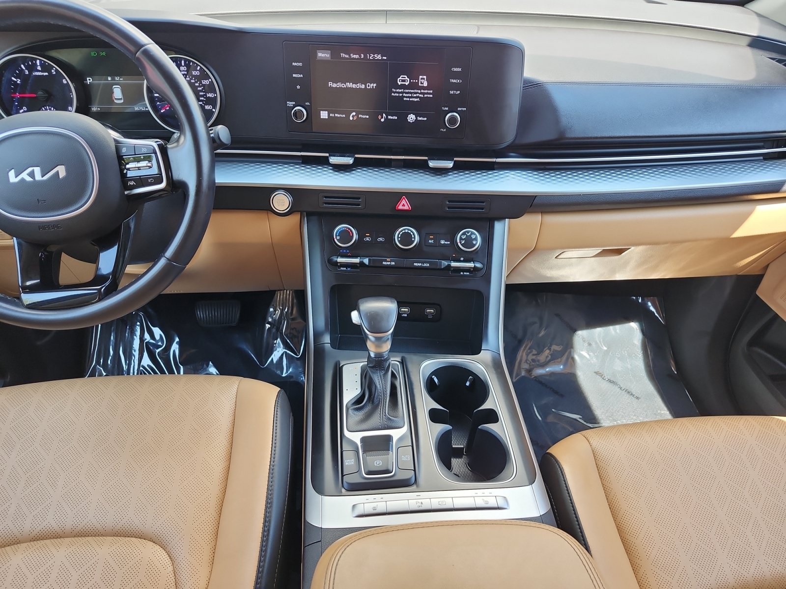 Used 2024 Kia Carnival LX FWD image 9