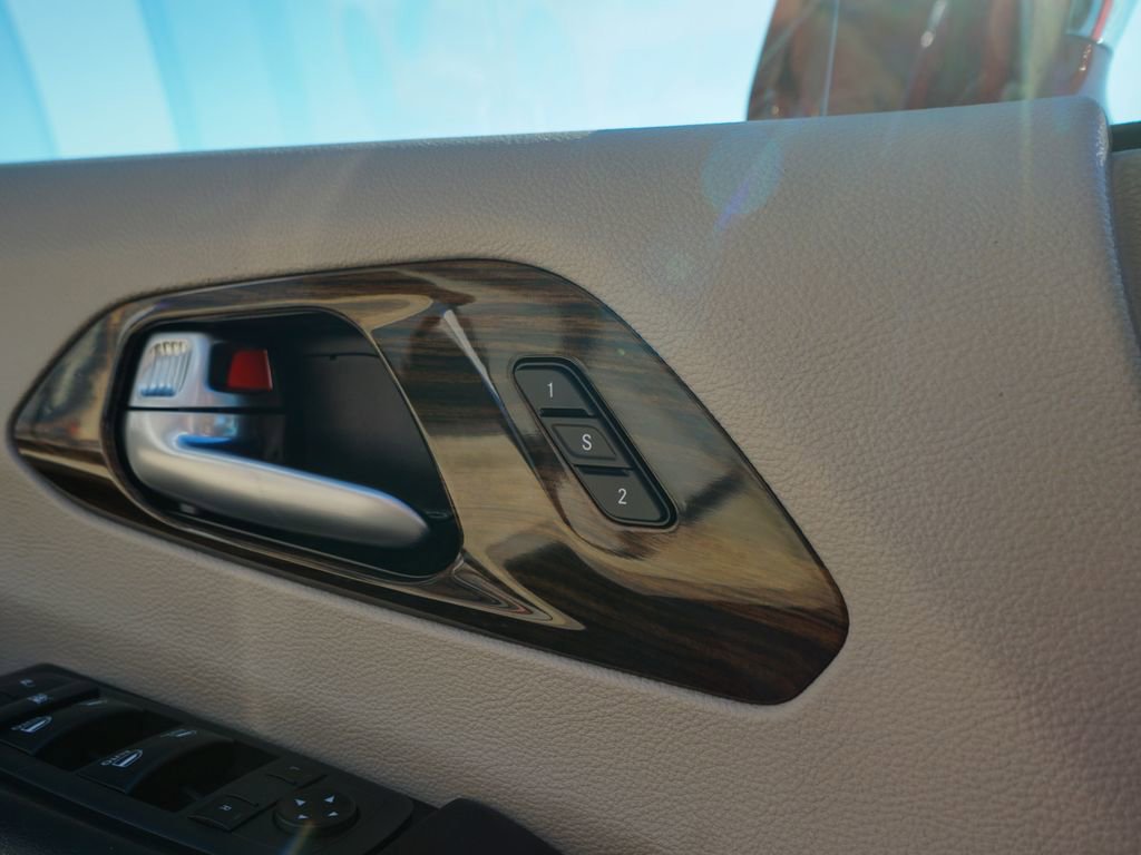 Used 2021 Chrysler Pacifica Limited w/ Uconnect Theater Family Group image 32