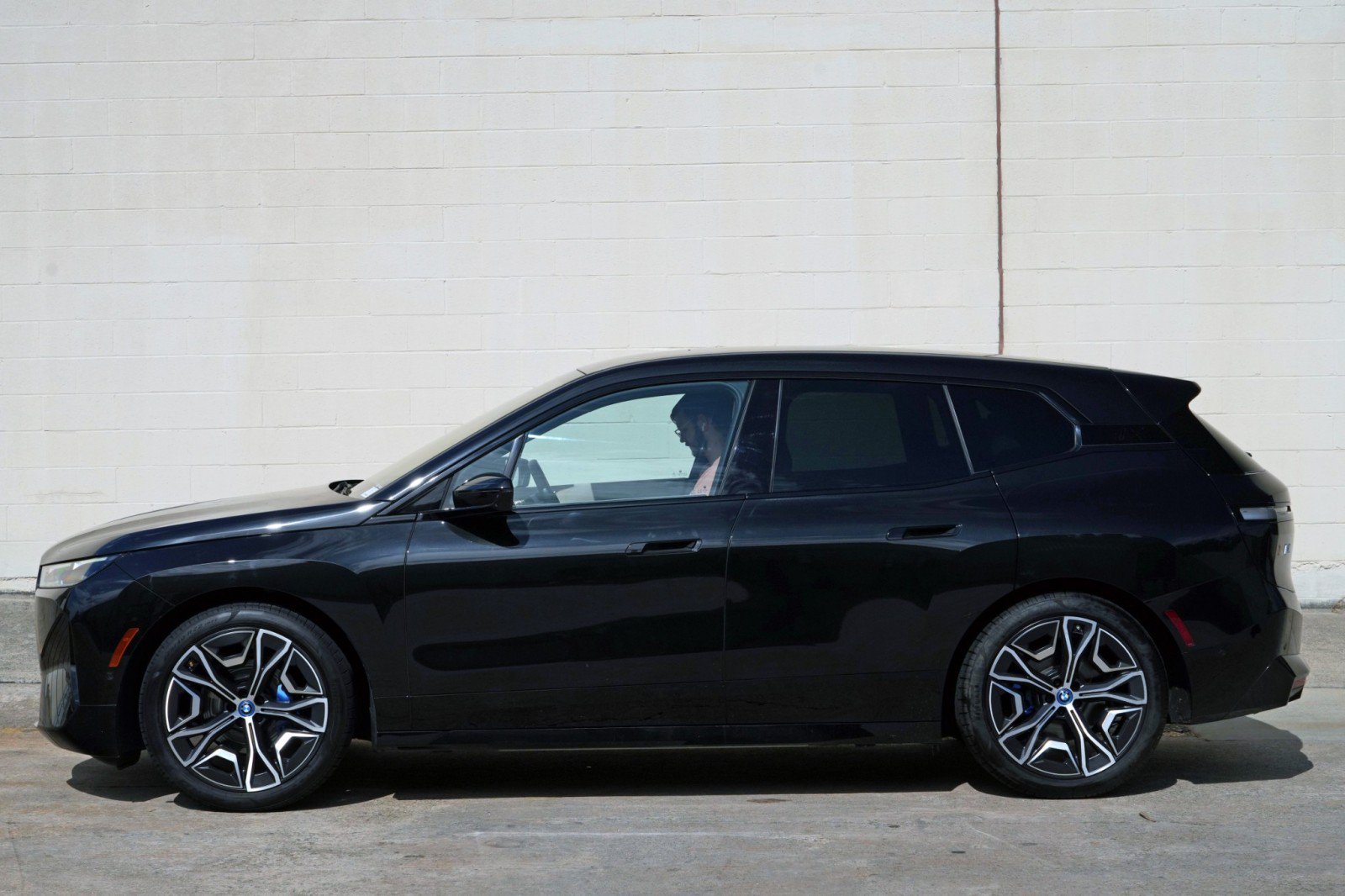 Used 2022 BMW iX xDrive50 w/ Sport Package AWD/4WD image 52
