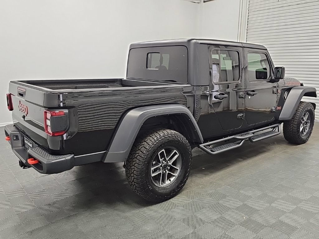 Used 2025 Jeep Gladiator Mojave w/ Convenience Group AWD/4WD image 9