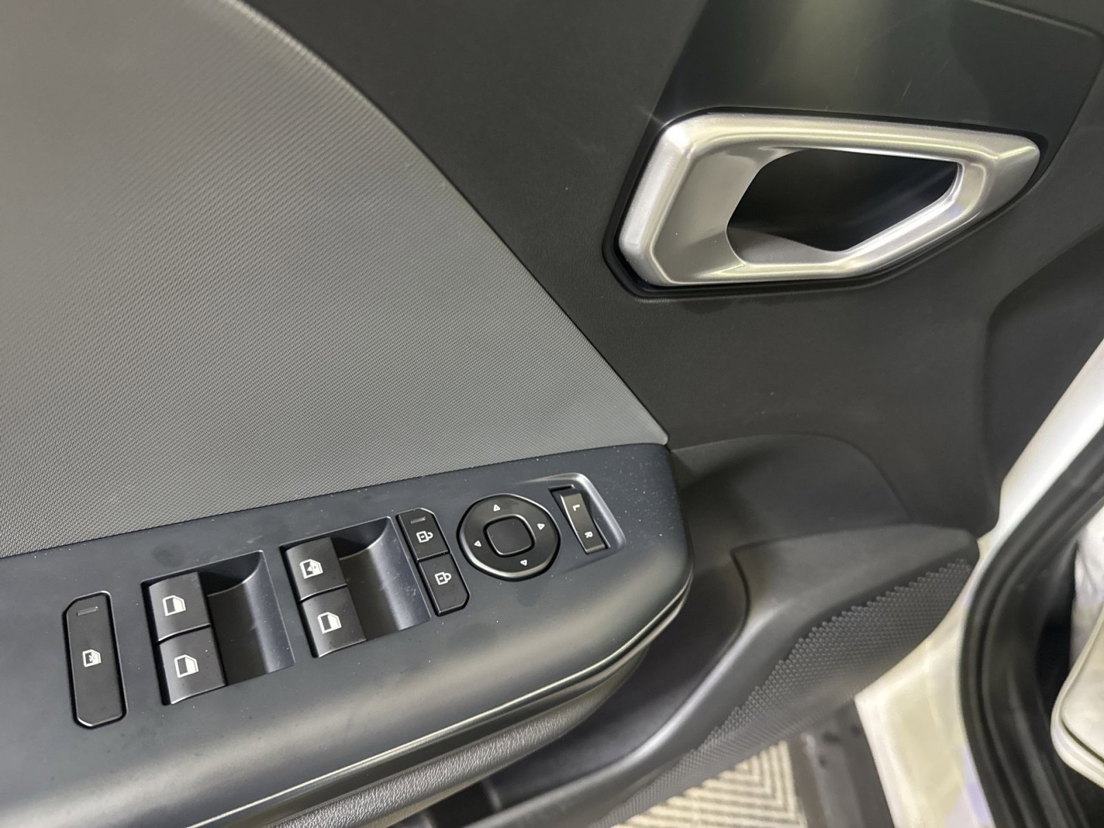 New 2025 Kia K4 LXS image 15