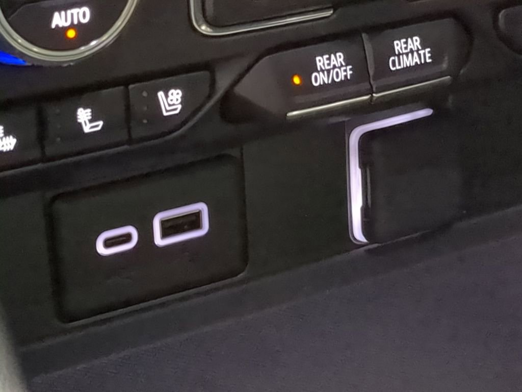 Used 2024 GMC Yukon XL AT4 image 37