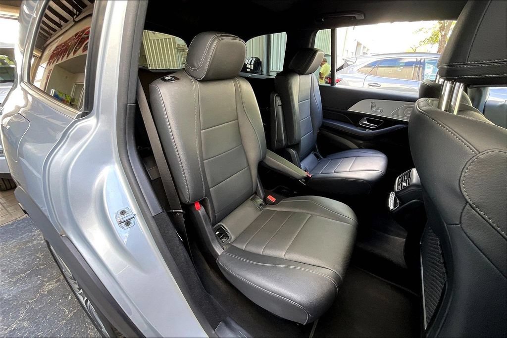 Used 2025 Mercedes-Benz GLS 450 4MATIC image 17