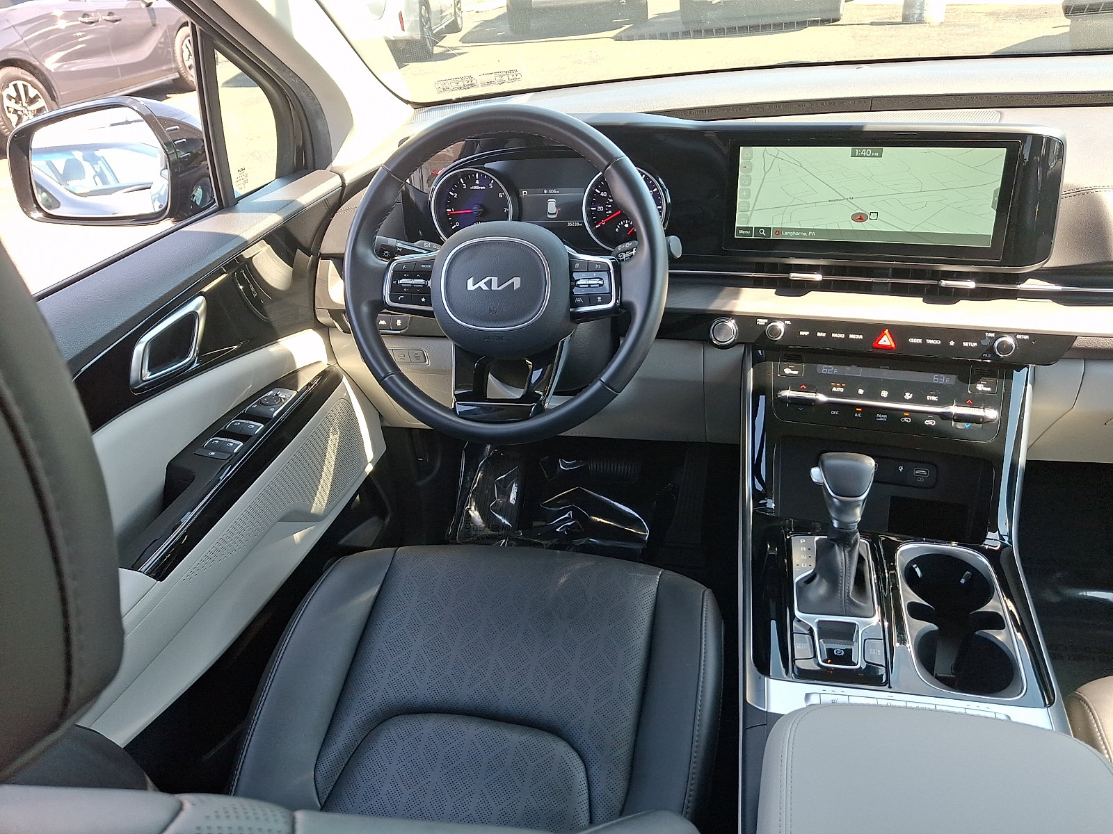 Used 2024 Kia Carnival EX FWD image 10