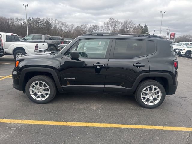 Used 2023 Jeep Renegade Latitude w/ Premium Group image 5