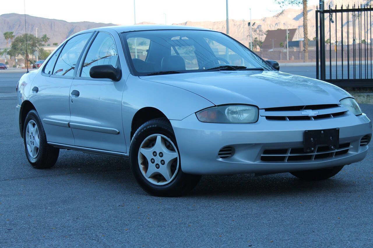 Used 2005 Chevrolet Cavalier Sedan w/ Preferred Equipment Group FWD image 2