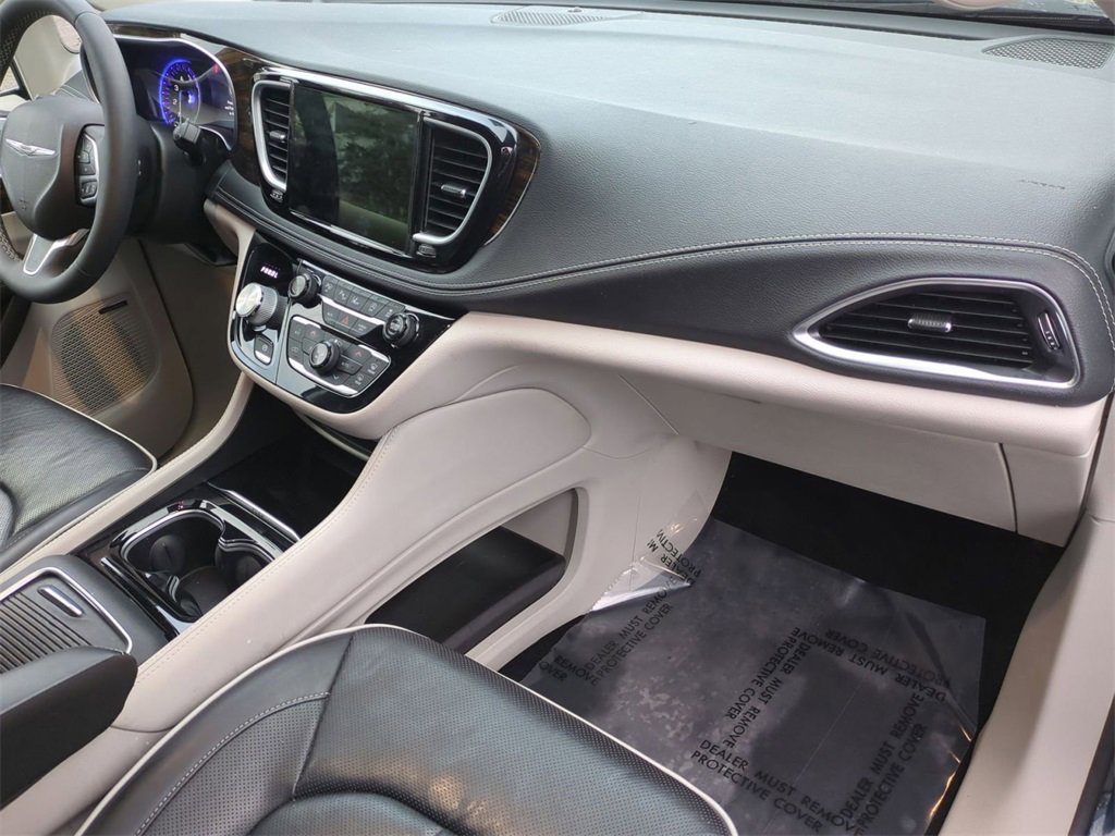Used 2022 Chrysler Pacifica Limited image 29