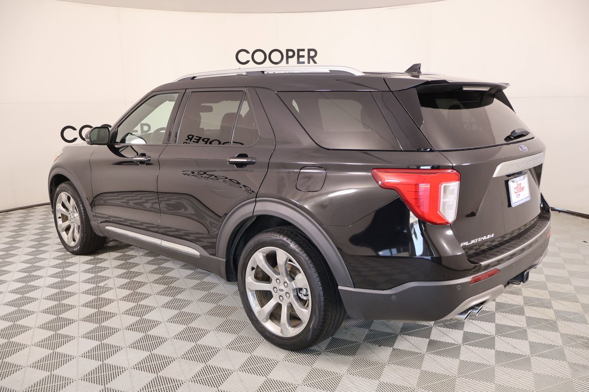 Used 2020 Ford Explorer Platinum w/ Premium Technology Package AWD/4WD image 25
