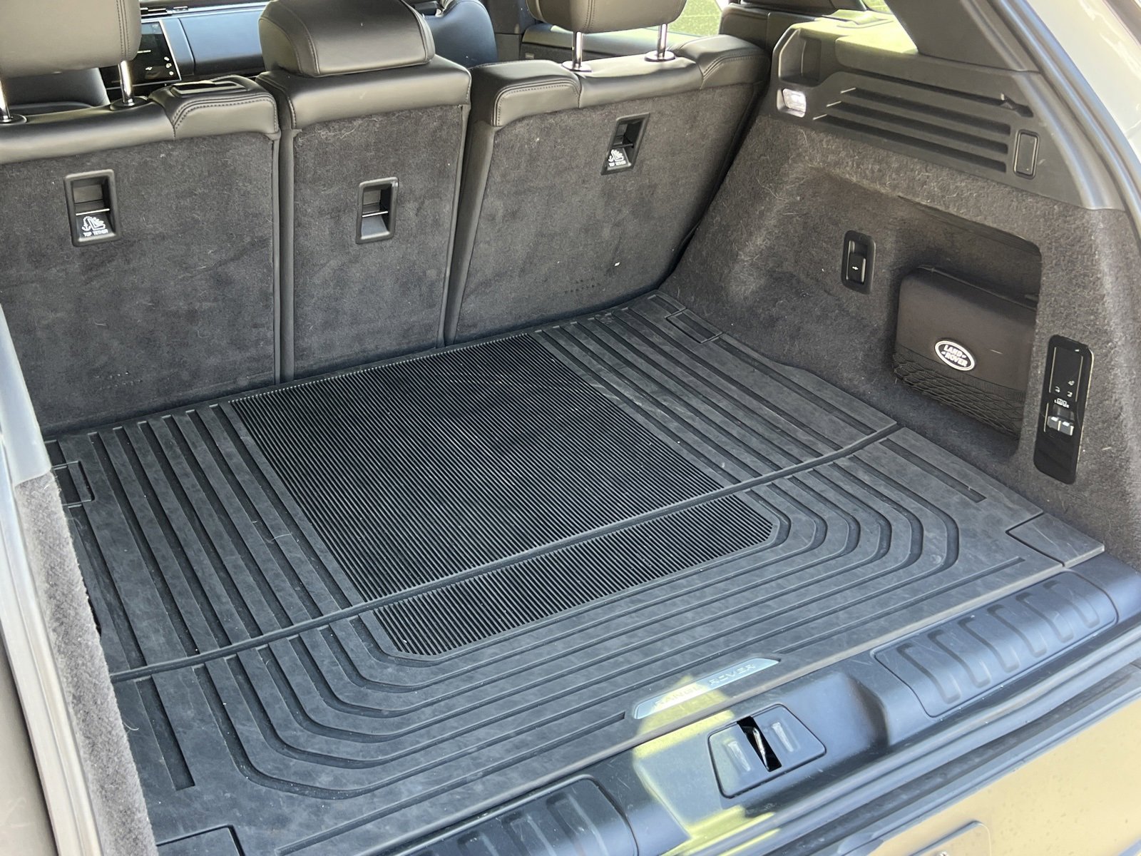 Used 2023 Land Rover Range Rover Sport SE image 16