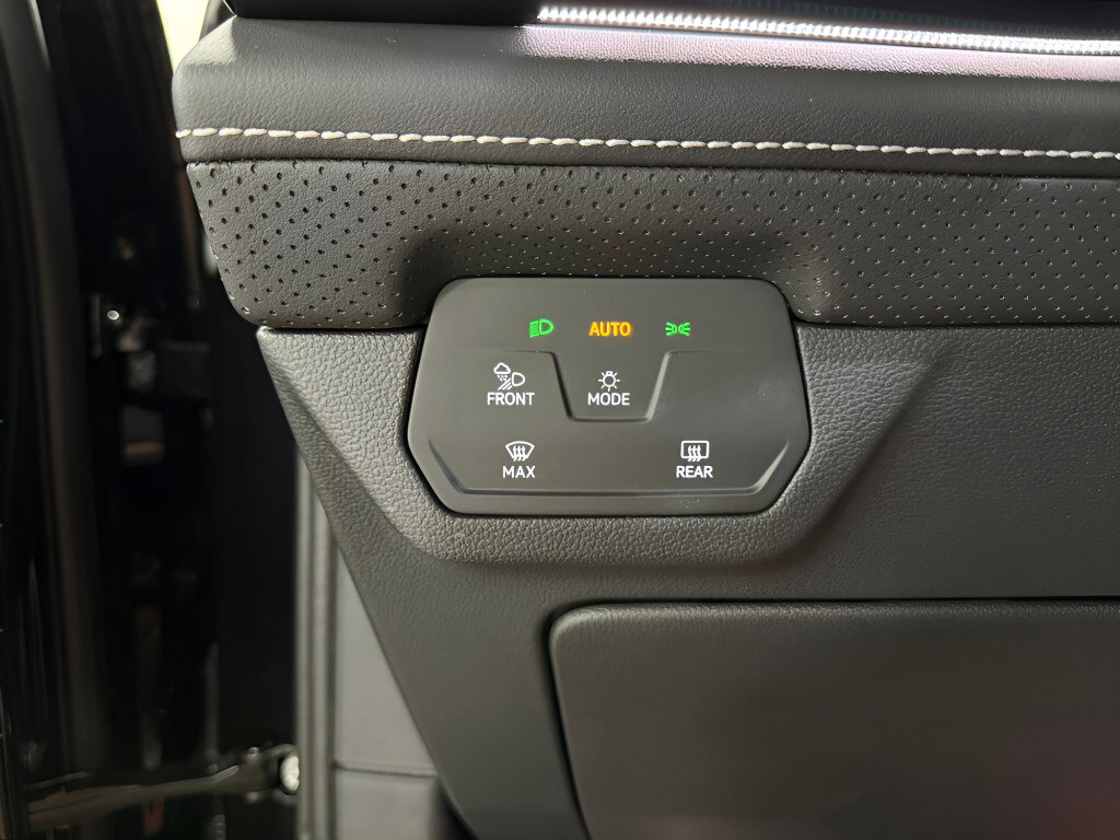 Used 2025 Volkswagen Atlas SEL Premium R-Line image 24