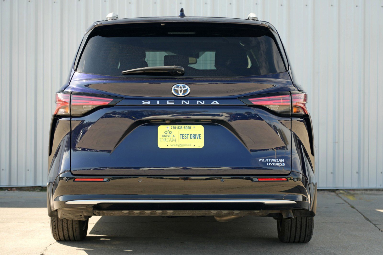 Used 2024 Toyota Sienna Platinum image 11