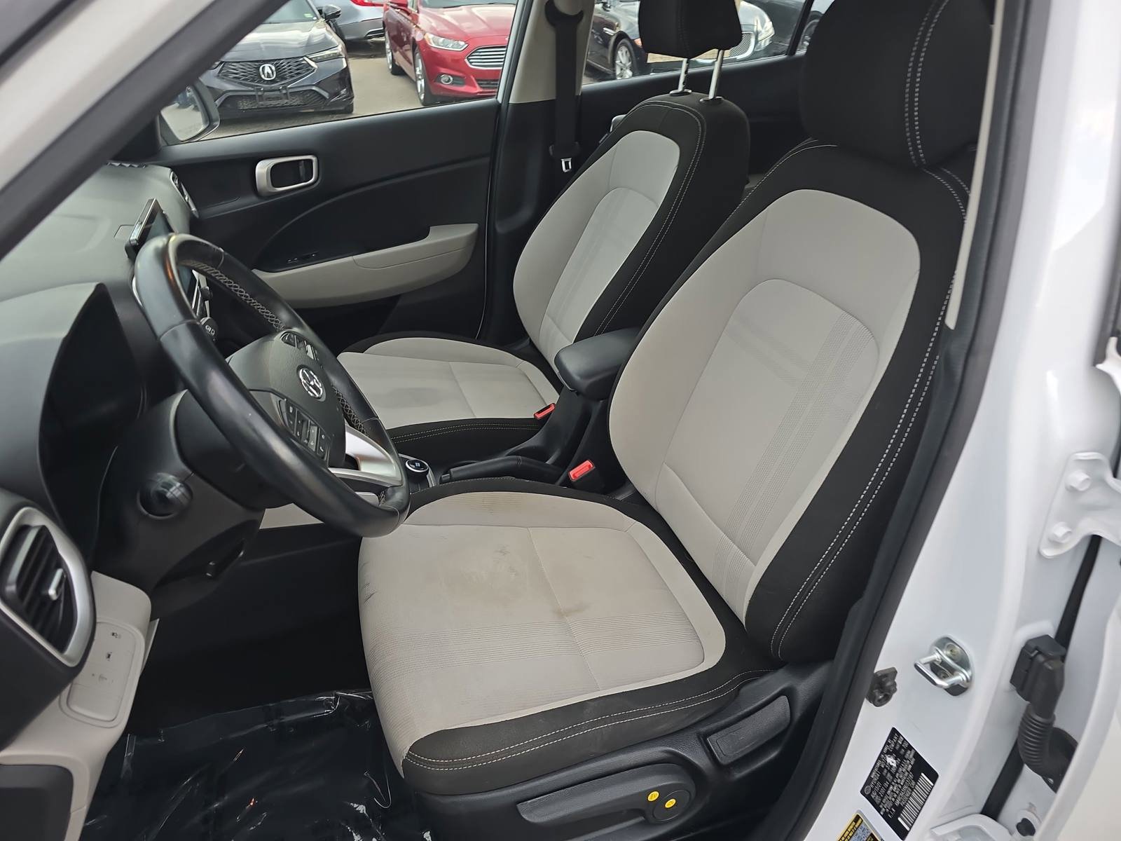 Used 2022 Hyundai Venue SEL w/ Cargo Package FWD image 17