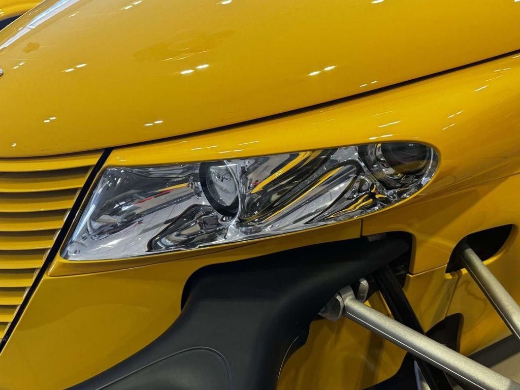 Used 2002 Chrysler Prowler image 5
