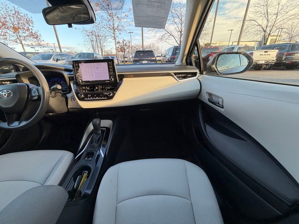 Used 2022 Toyota Corolla LE image 20