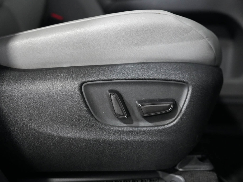 Used 2024 Toyota Sienna XLE w/ XLE Plus Package FWD image 36