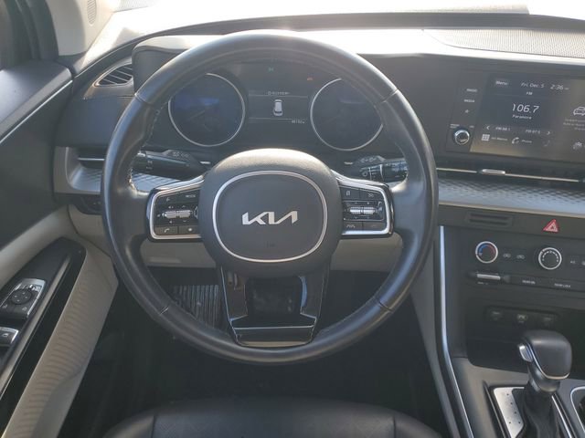 Used 2022 Kia Carnival LX w/ Paint Protection Package image 10
