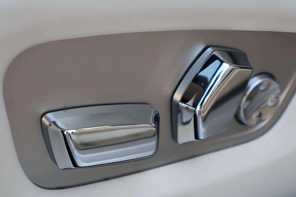Used 2018 Rolls-Royce Dawn RWD image 21