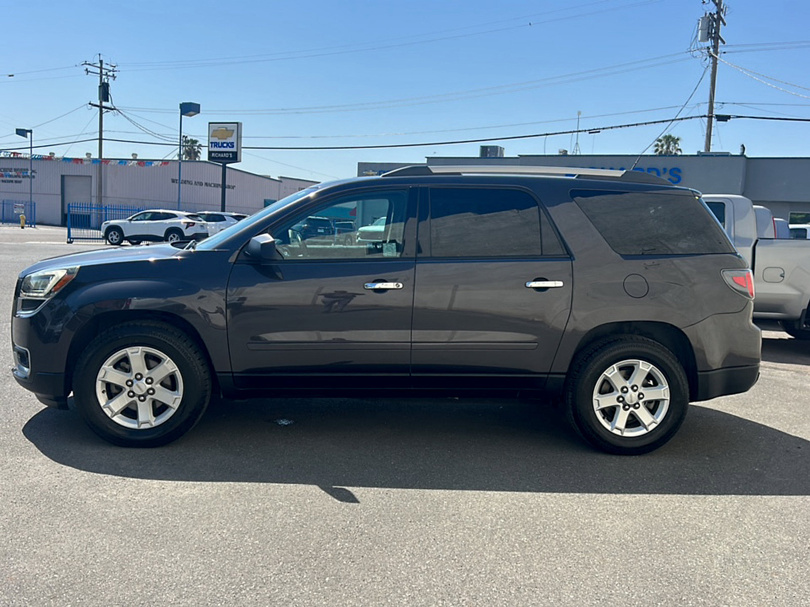 Used 2015 GMC Acadia SLE FWD image 7