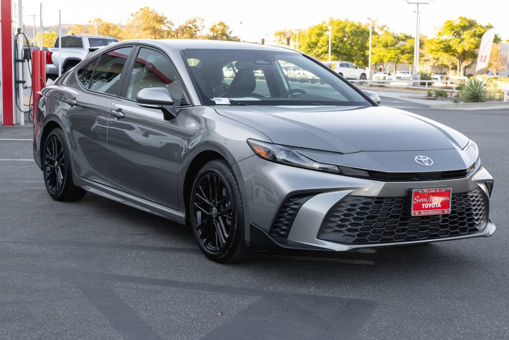 Used 2026 Toyota Camry SE w/ Convenience Package FWD image 3