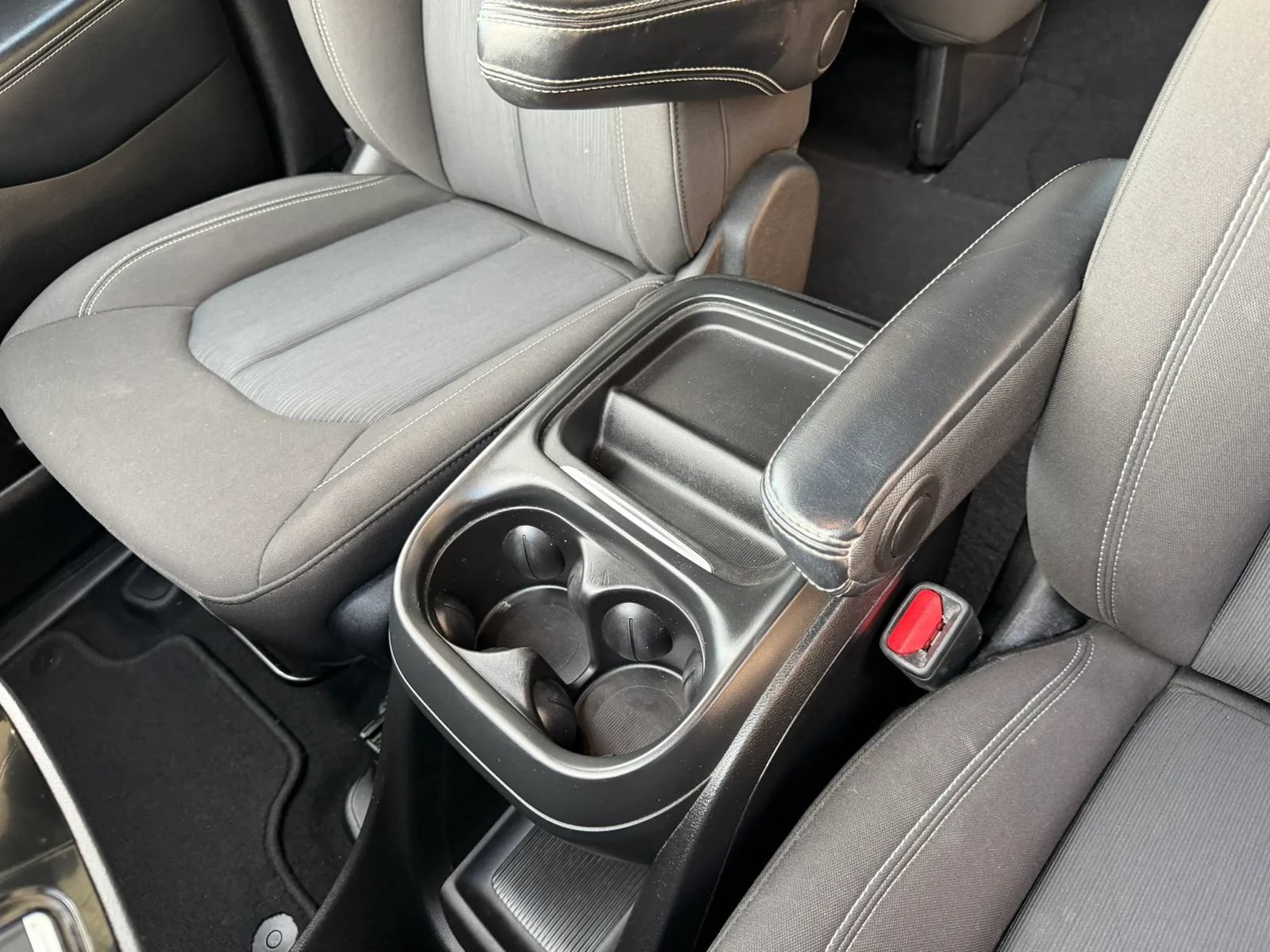 Used 2020 Chrysler Pacifica Touring w/ S Appearance Package FWD image 45