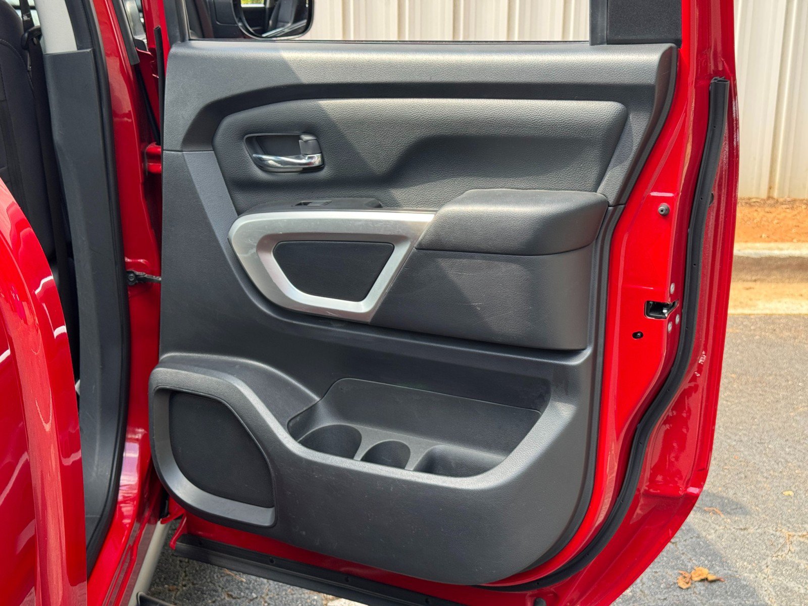 Used 2021 Nissan Titan SV w/ SV Convenience Package RWD image 38