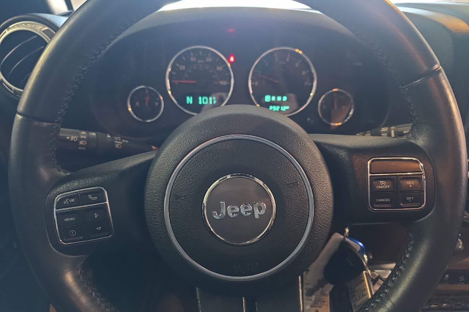 Used 2017 Jeep Wrangler Unlimited Sahara w/ Connectivity Group AWD/4WD image 23