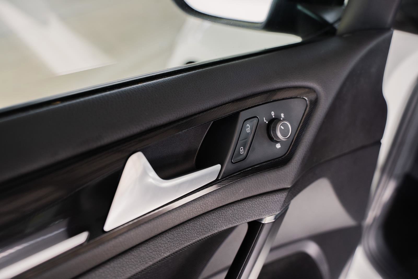 Used 2017 Volkswagen GTI Sport image 15