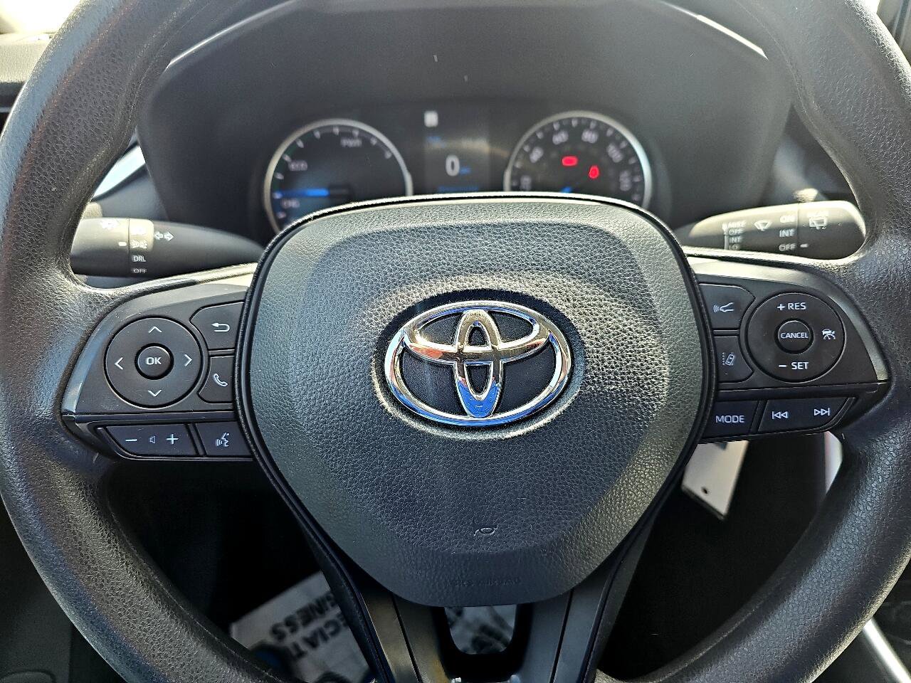 Used 2022 Toyota RAV4 LE image 13