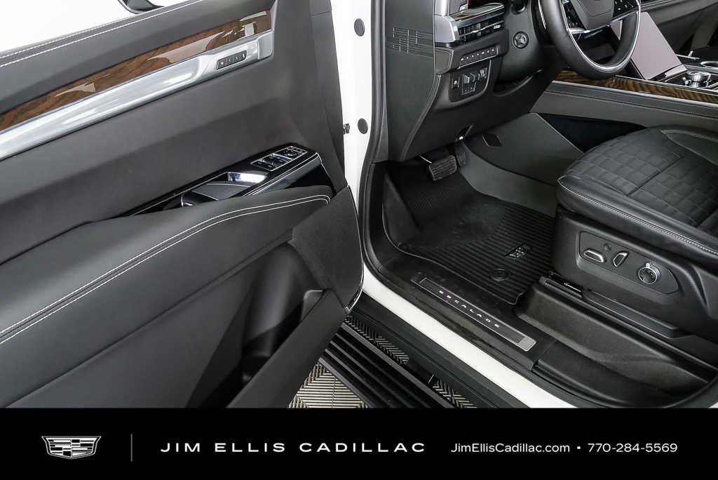 Certified 2025 Cadillac Escalade ESV Sport Platinum AWD/4WD image 8