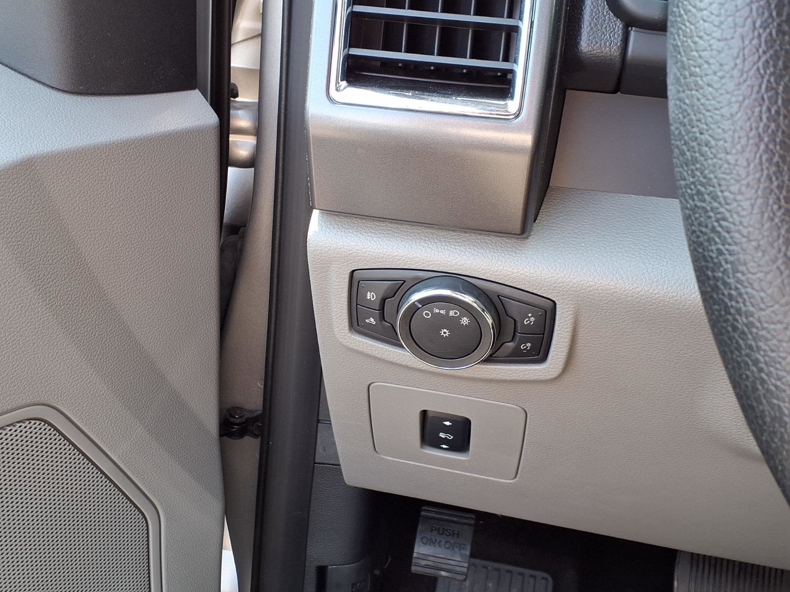 Used 2016 Ford F150 XLT w/ Equipment Group 302A Luxury image 14
