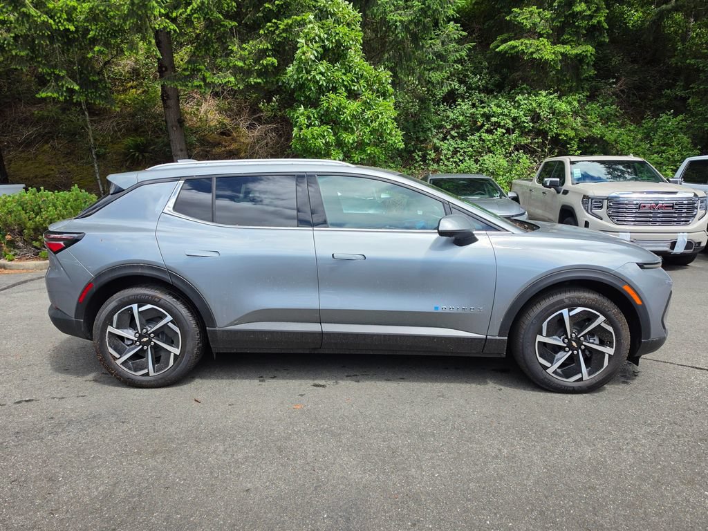 New 2026 Chevrolet Equinox EV LT AWD/4WD image 6