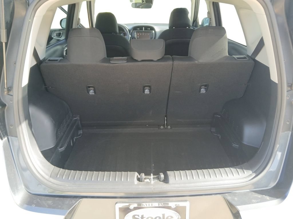 Used 2023 Kia Soul LX w/ LX Technology Package FWD image 11