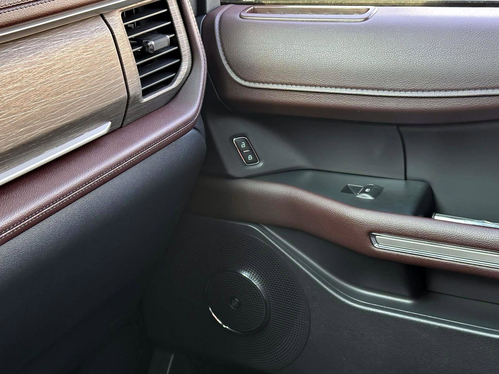 Used 2024 Ford Expedition Limited image 24