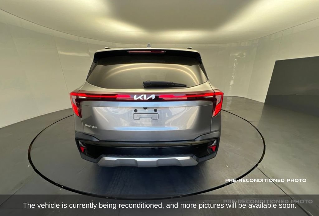 Used 2024 Kia Seltos EX FWD image 19
