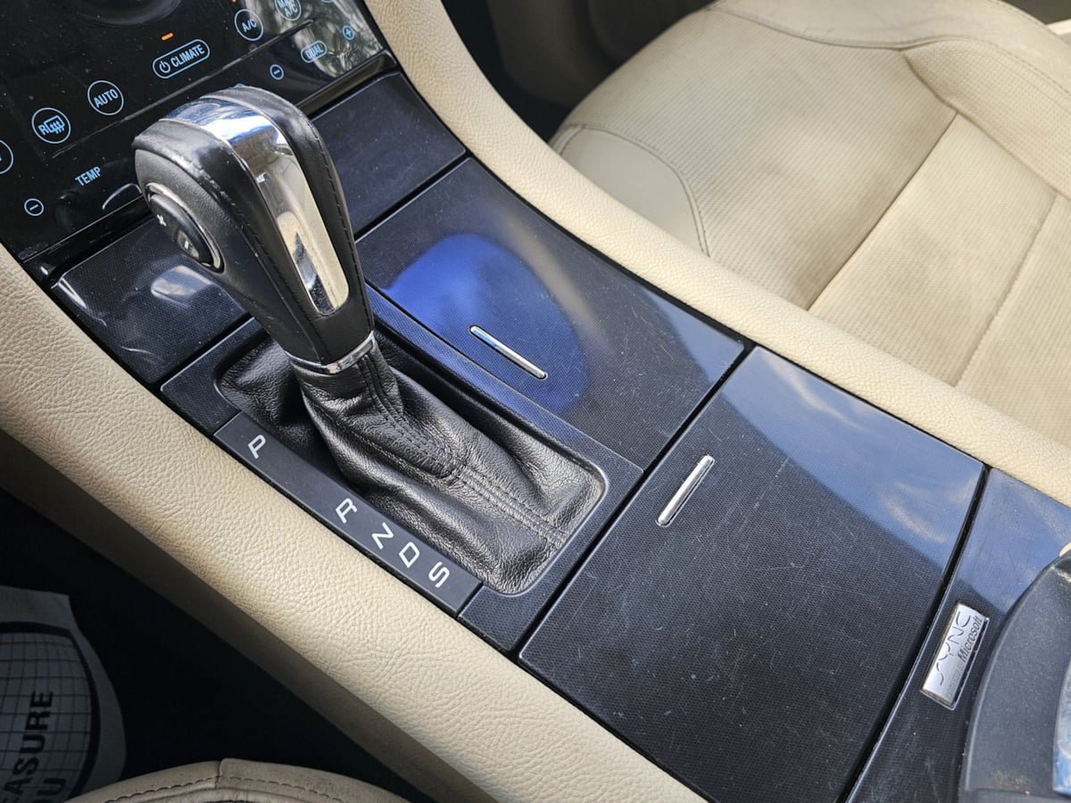Used 2013 Ford Taurus Limited FWD image 19