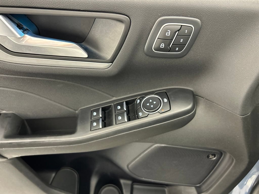 Used 2023 Ford Escape SE FWD image 11